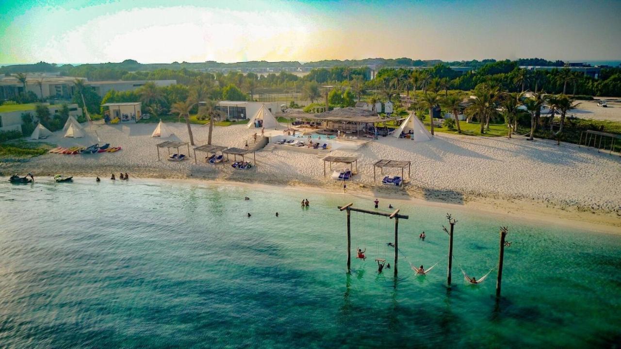 Nurai Island, Saadiyat Hotel Abu Dhabi Exterior photo Aerial view of the beach at the resort